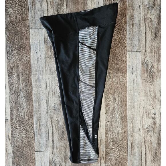 Champion Striped Leggings Size Medium Black White Capri Phone Side Pockets Mesh - Picture 4 of 9